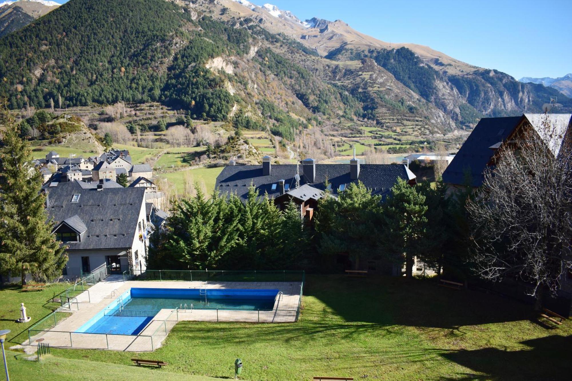 Saliecho Acogedor Apartamento Jardin Y Piscina Sallent de Gállego Buitenkant foto