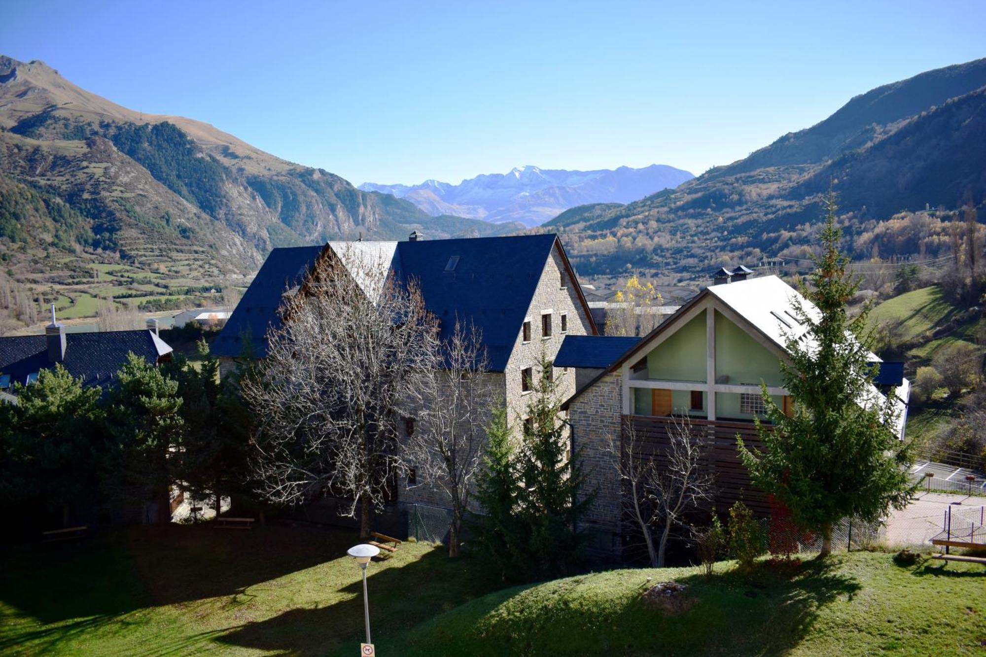 Saliecho Acogedor Apartamento Jardin Y Piscina Sallent de Gállego Buitenkant foto
